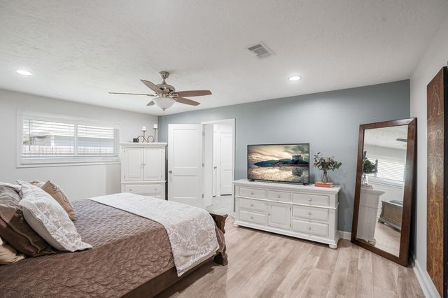 1006 Castle Hill Trail, Houston, TX 77339