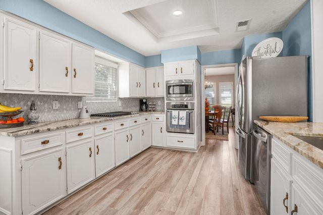 1006 Castle Hill Trail, Houston, TX 77339