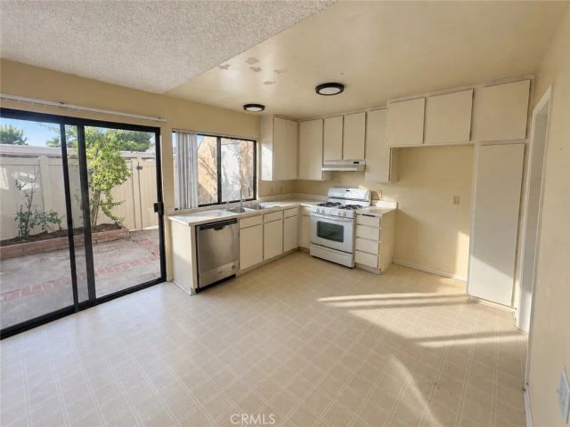 2 Greenleaf, Irvine, CA 92604