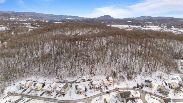 128 Thistle Hill Drive, Hinesburg, VT 05641