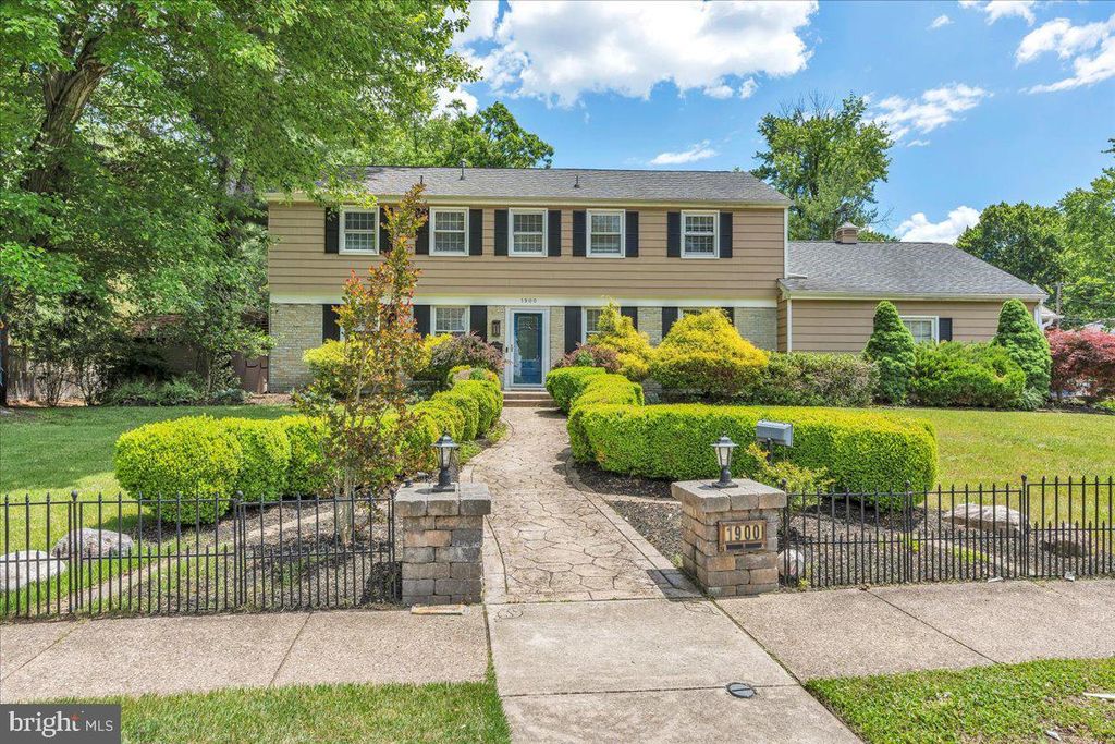 1900 CARDINAL LAKE DR, Cherry Hill, NJ 08003