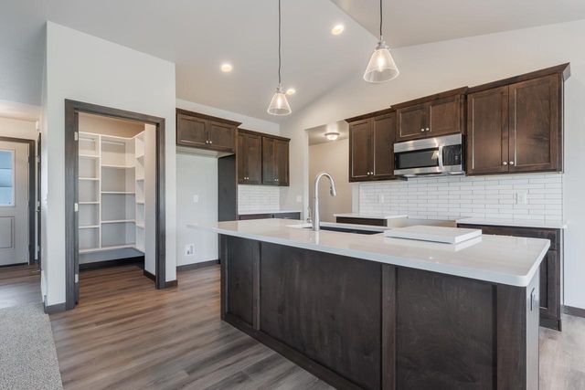 N9243 BREEZY WAY, Appleton, WI 54915