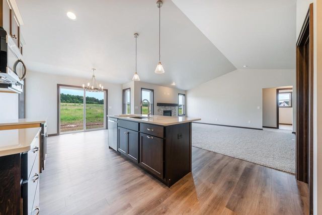 N9243 BREEZY WAY, Appleton, WI 54915