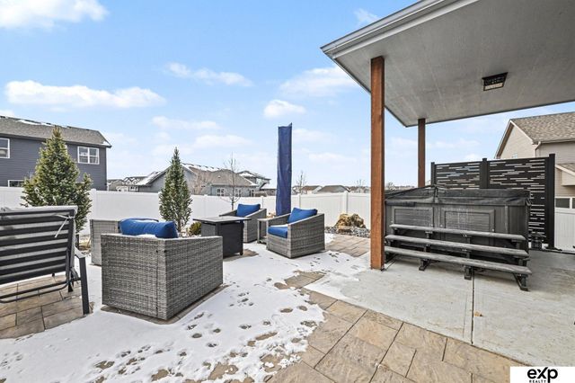 21371 Blaine Street, Elkhorn, NE 68022