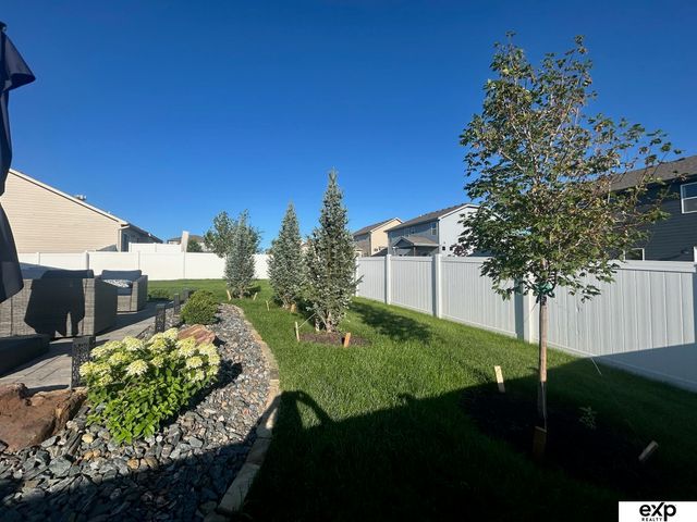 21371 Blaine Street, Elkhorn, NE 68022