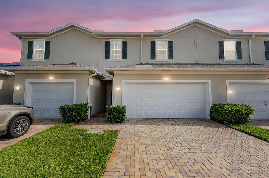 956 NE Trailside Run, Port St Lucie, FL 34983
