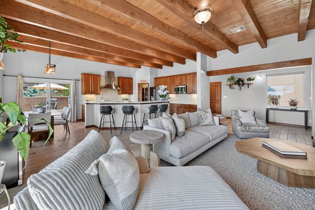 33 Caballo Viejo, Santa Fe, NM 87508