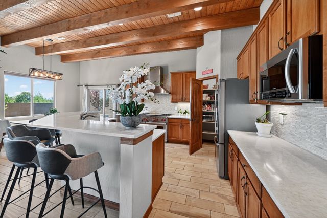 33 Caballo Viejo, Santa Fe, NM 87508