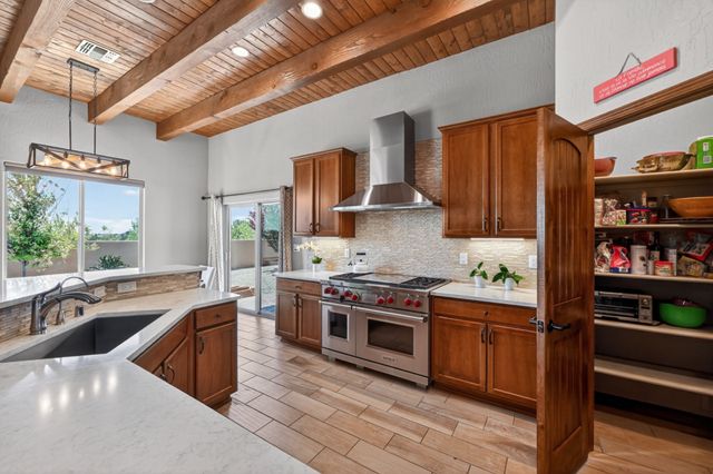 33 Caballo Viejo, Santa Fe, NM 87508