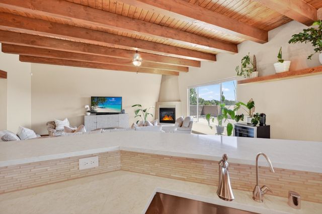 33 Caballo Viejo, Santa Fe, NM 87508