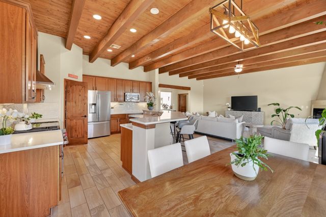 33 Caballo Viejo, Santa Fe, NM 87508