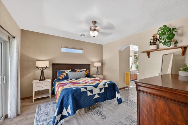 33 Caballo Viejo, Santa Fe, NM 87508