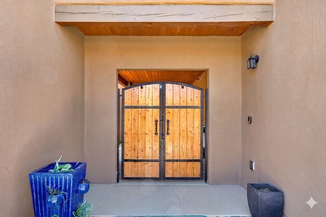 33 Caballo Viejo, Santa Fe, NM 87508