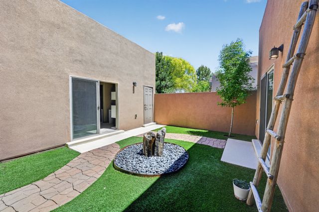 33 Caballo Viejo, Santa Fe, NM 87508