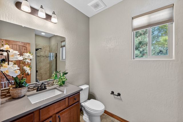 33 Caballo Viejo, Santa Fe, NM 87508