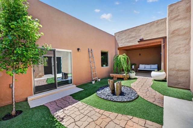 33 Caballo Viejo, Santa Fe, NM 87508