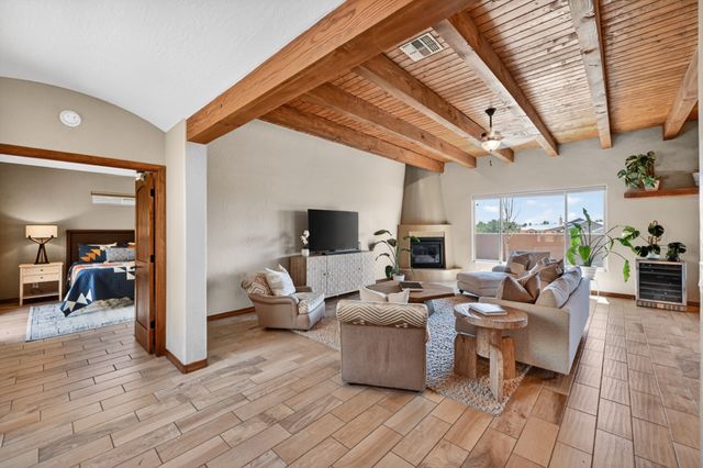 33 Caballo Viejo, Santa Fe, NM 87508