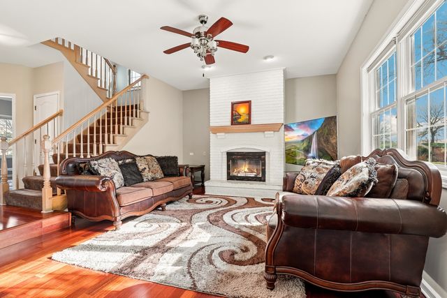 1004 Hamlet Road, Naperville, IL 60564