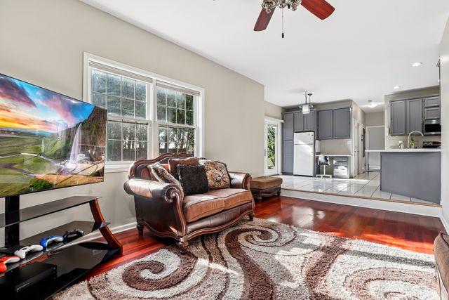 1004 Hamlet Road, Naperville, IL 60564