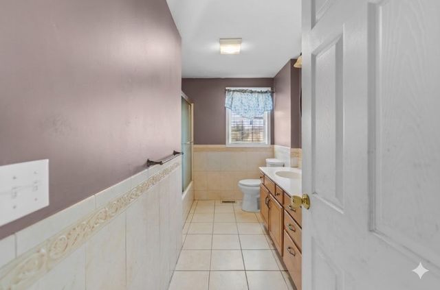 35 Avery St, New Bedford, MA 02745