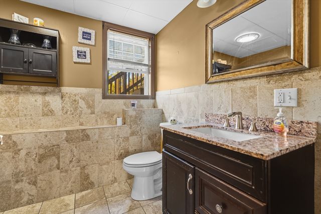 35 Avery St, New Bedford, MA 02745