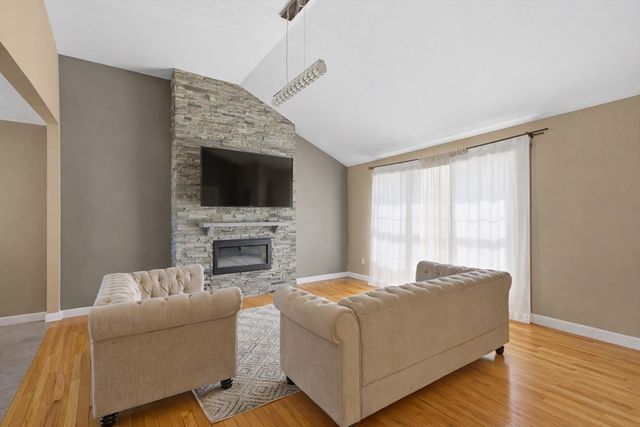 35 Avery St, New Bedford, MA 02745