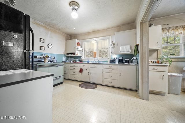 5701 Central Avenue Pike, Knoxville, TN 37912