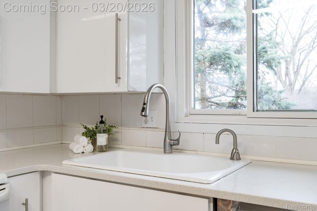 5832 Shaun Road, West Bloomfield Charter Township, MI 48322