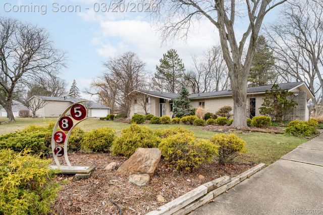 5832 Shaun Road, West Bloomfield Charter Township, MI 48322