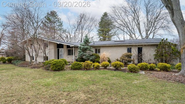 5832 Shaun Road, West Bloomfield Charter Township, MI 48322