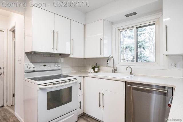 5832 Shaun Road, West Bloomfield Charter Township, MI 48322