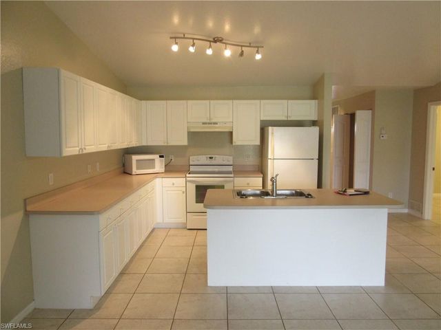 271 SW 4th ST 271, Cape Coral, FL 33991