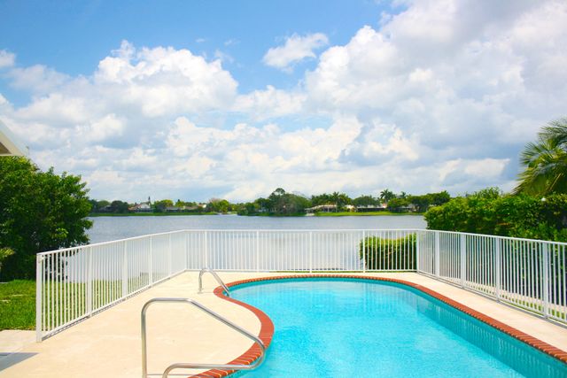 12744 Meadowbreeze Drive, Wellington, FL 33414