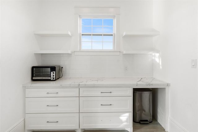 124 N 2nd Street, La Porte, TX 77571