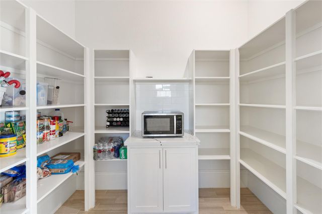 124 N 2nd Street, La Porte, TX 77571