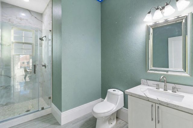 124 N 2nd Street, La Porte, TX 77571