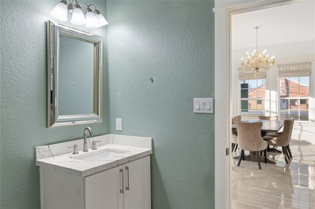 124 N 2nd Street, La Porte, TX 77571