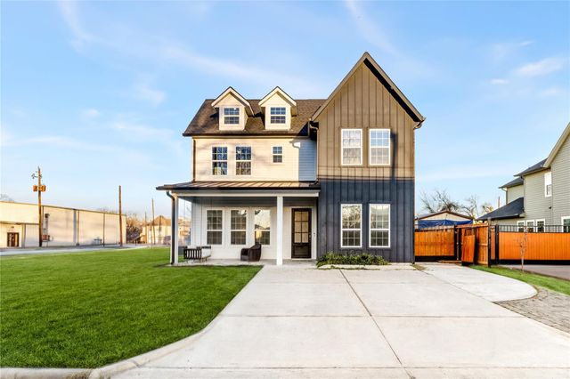 124 N 2nd Street, La Porte, TX 77571