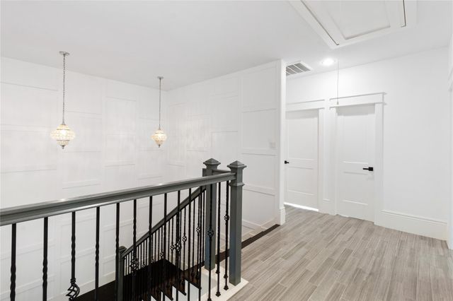 124 N 2nd Street, La Porte, TX 77571