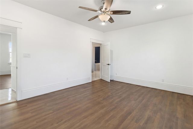 124 N 2nd Street, La Porte, TX 77571