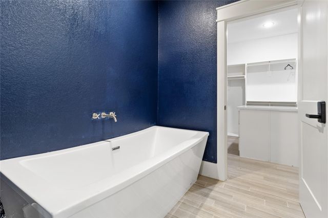 124 N 2nd Street, La Porte, TX 77571