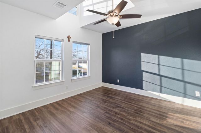 124 N 2nd Street, La Porte, TX 77571