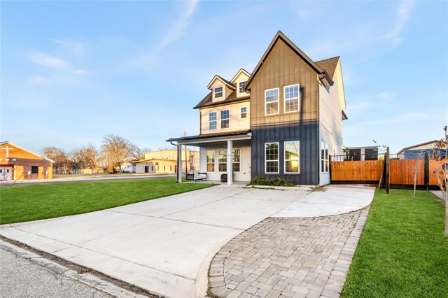 124 N 2nd Street, La Porte, TX 77571