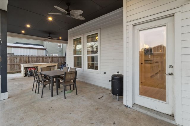 124 N 2nd Street, La Porte, TX 77571