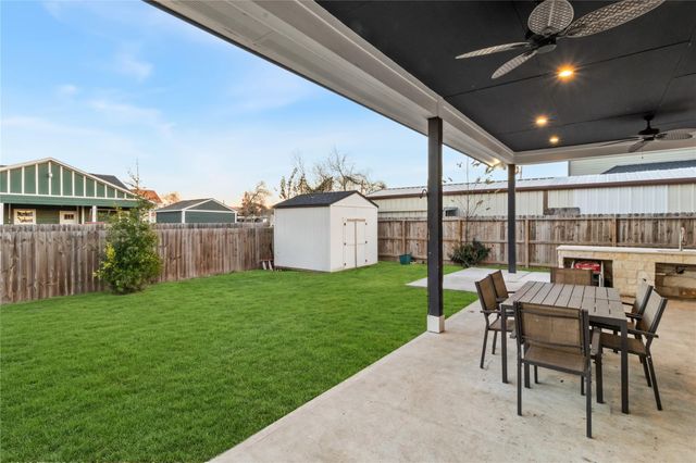 124 N 2nd Street, La Porte, TX 77571