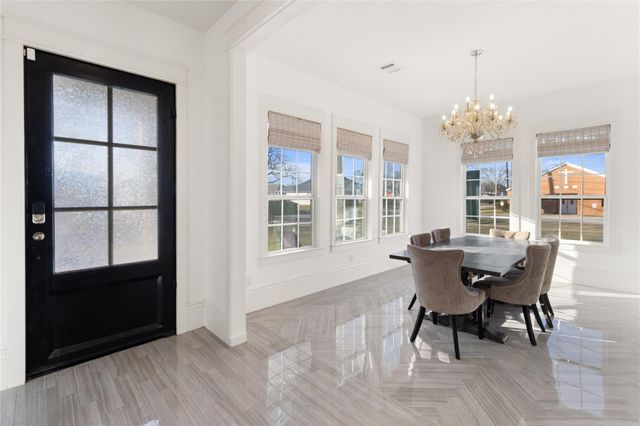 124 N 2nd Street, La Porte, TX 77571