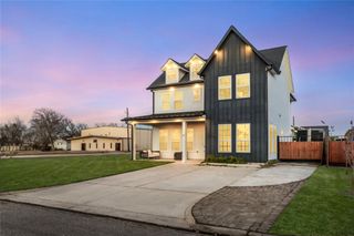 124 N 2nd Street, La Porte, TX 77571