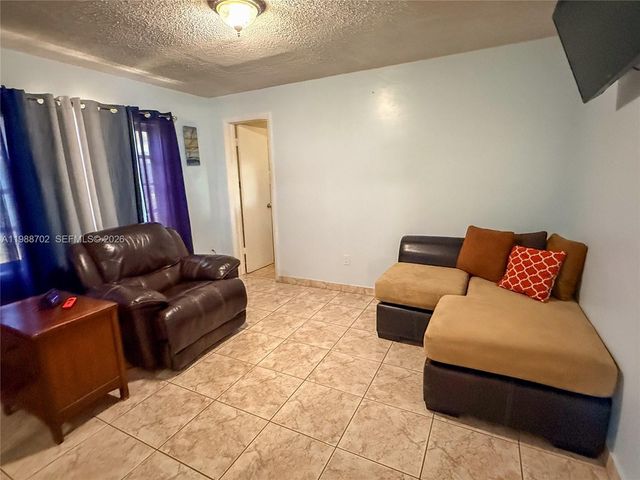 9971 SW 41st Ter, Miami, FL 33165