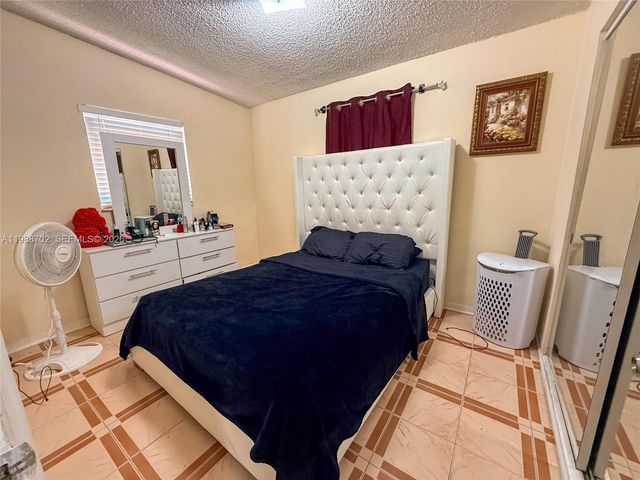 9971 SW 41st Ter, Miami, FL 33165