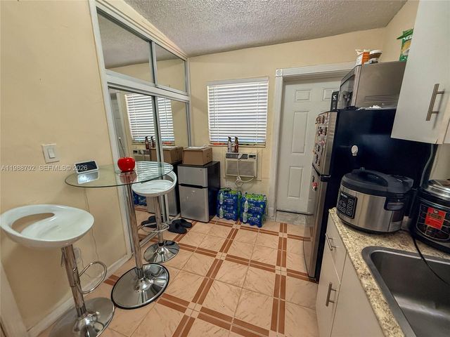 9971 SW 41st Ter, Miami, FL 33165